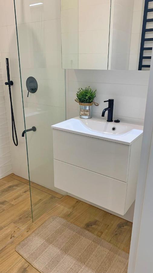 Sipsix Apartment - Modern 2 Bedroom Newly Renovated Flat With Ac In Budapest City Centre Exterior photo