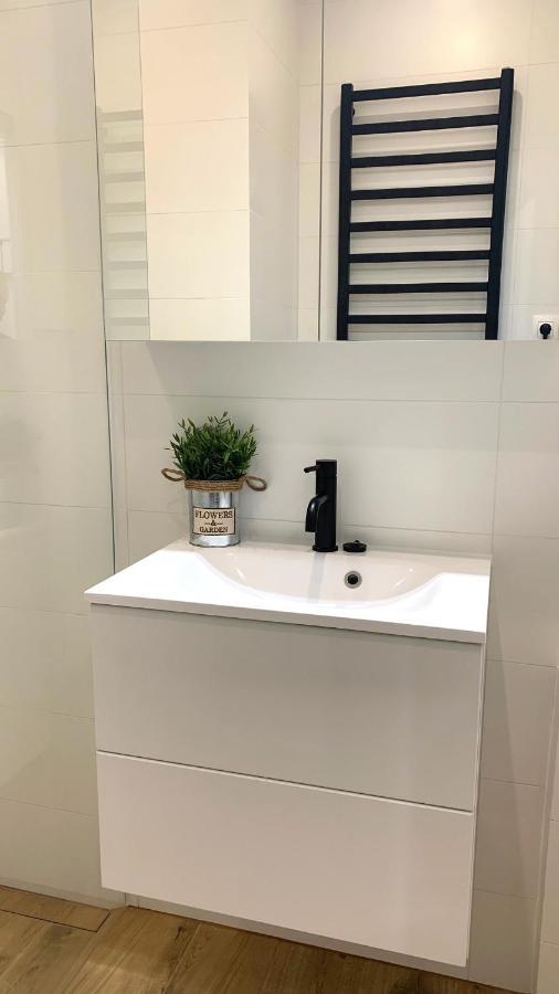 Sipsix Apartment - Modern 2 Bedroom Newly Renovated Flat With Ac In Budapest City Centre Exterior photo